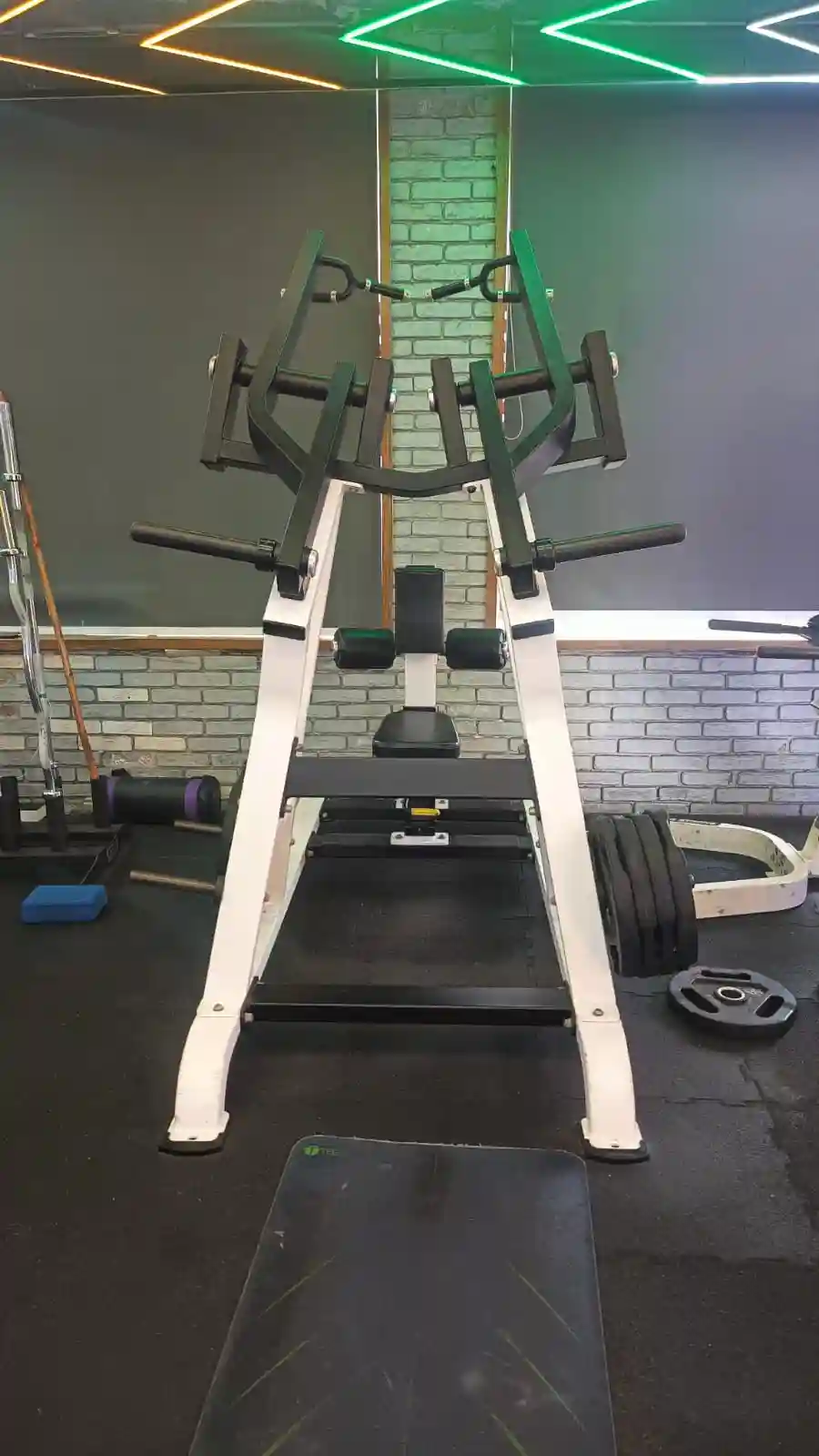Assisted Lat Pulldown Machine